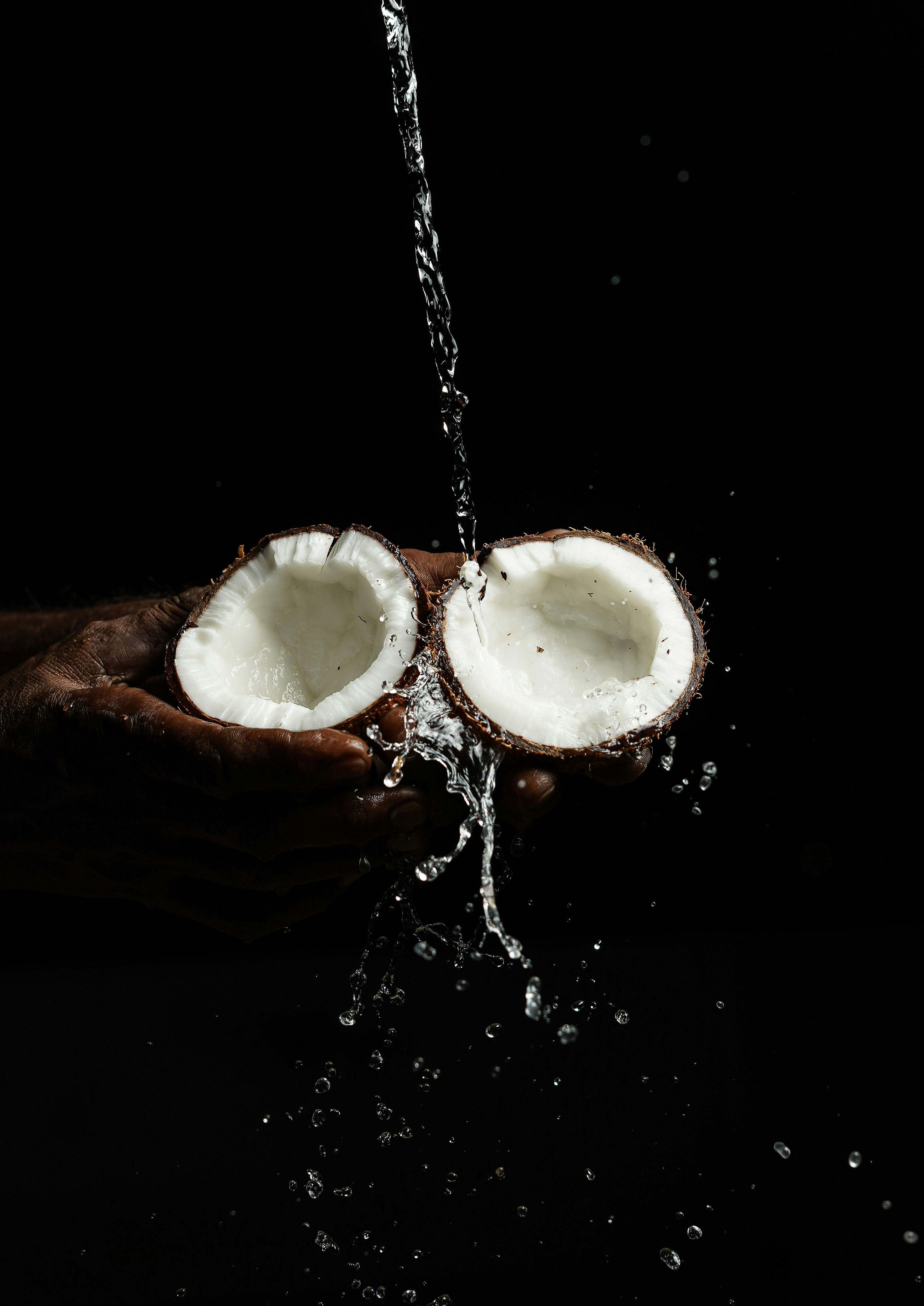 Drink mit Kokosnussgeschmack pexels-mithulvarshan-4802876.jpg