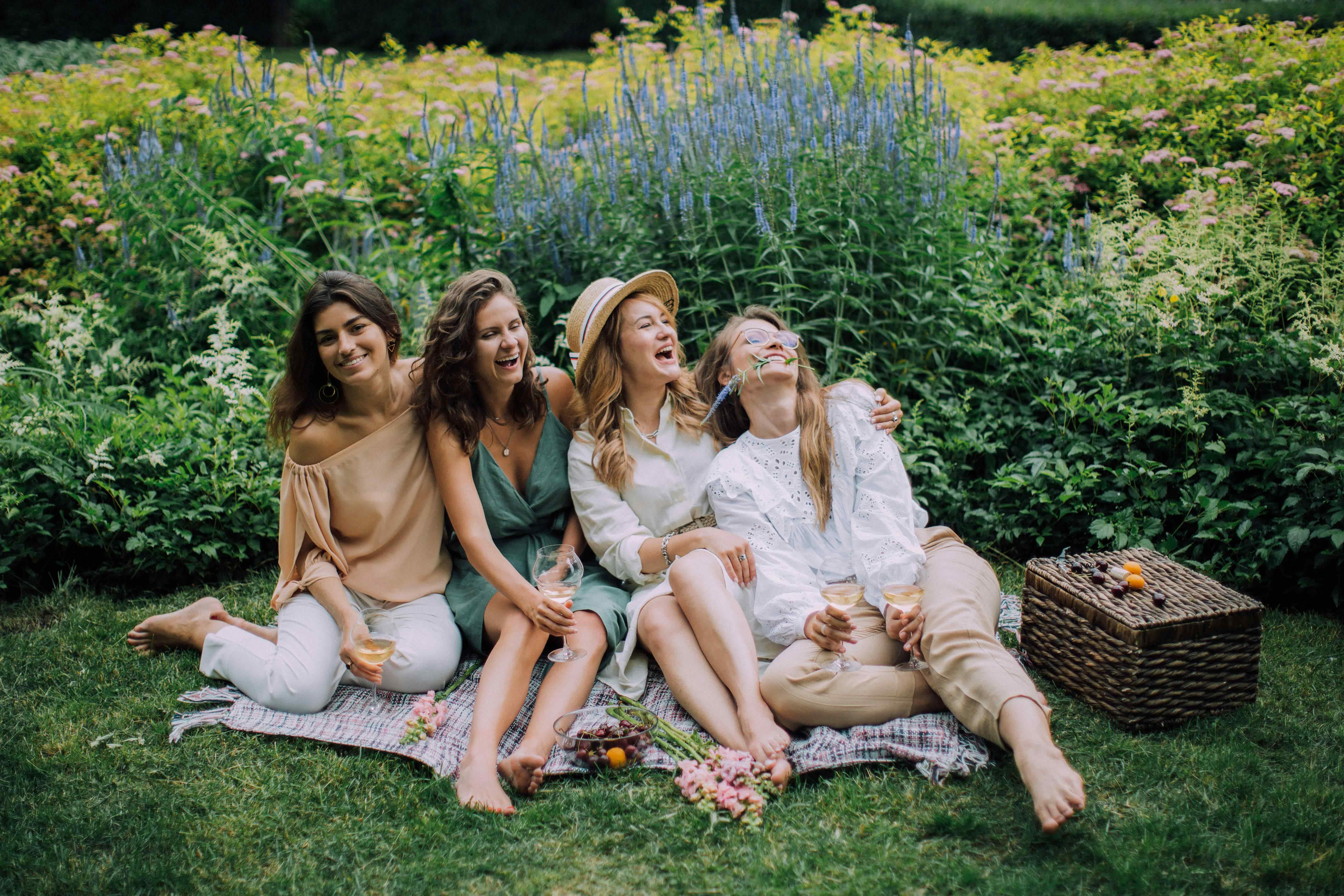 Sommerliches Picknick pexels-elly-fairytale-4833982.jpg